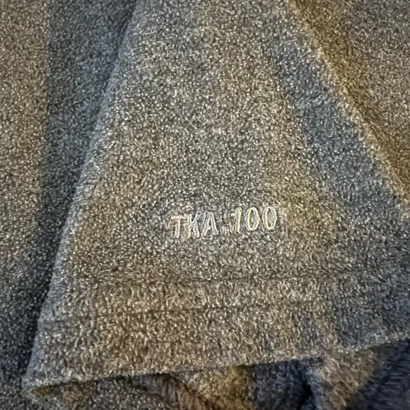 The North Face gray fleece quarter zip - Picture 4 of 4